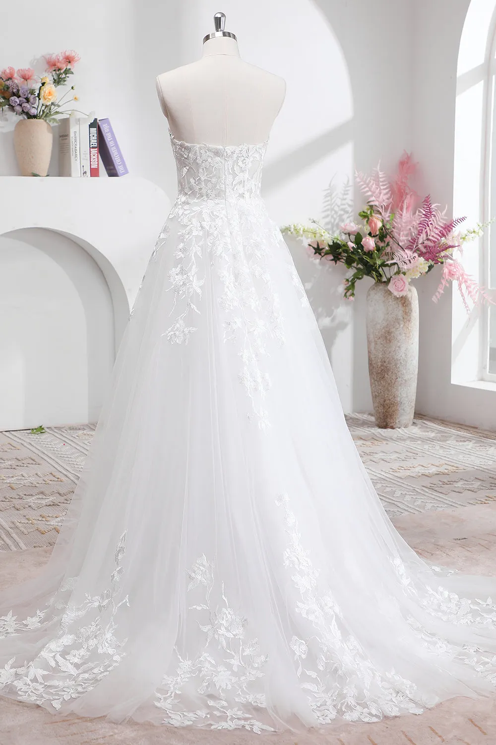 White A Line Tulle Long Sleeves Wedding Dress with Appliques Lace